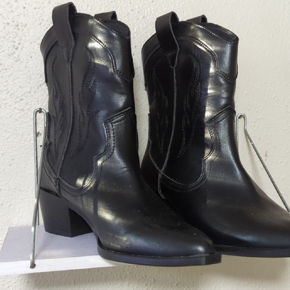 Stradivarius Black Ankle Boots Sleek Leather